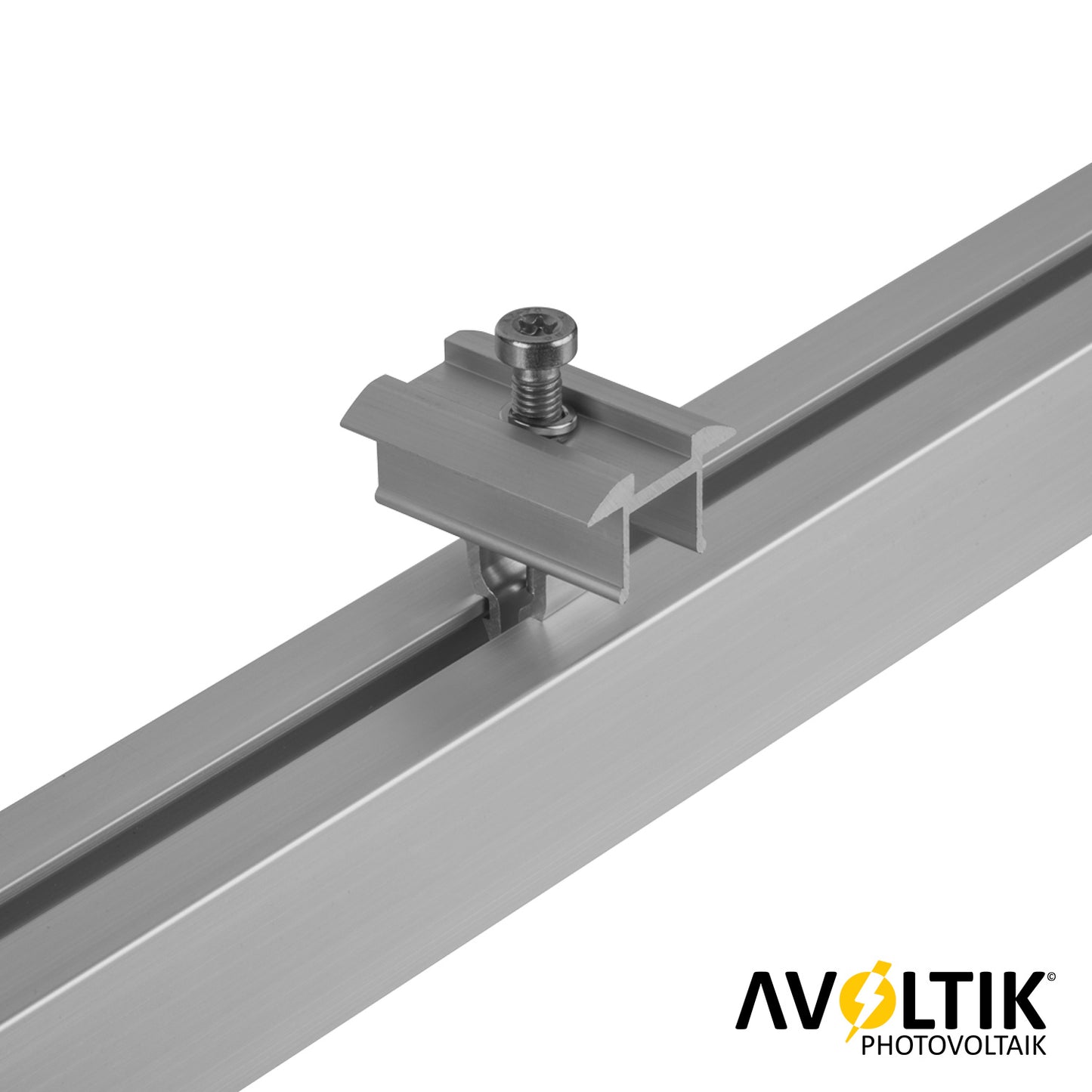 Avoltik Mittelklemme Silber Easy-Click für das Avoltik Ziegeldachset 30-45 mm Anwendungsbeispiel