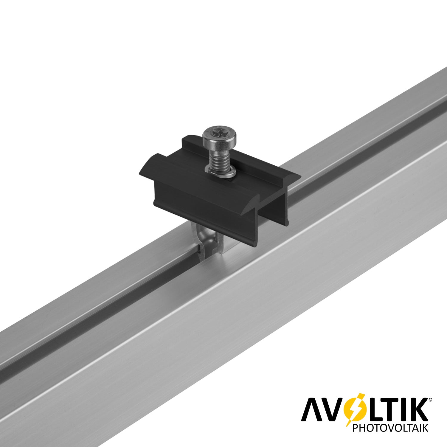 Avoltik Mittelklemme Schwarz Easy-Click für das Avoltik Ziegeldachset 30-45 mm Anwendungsbeispiel